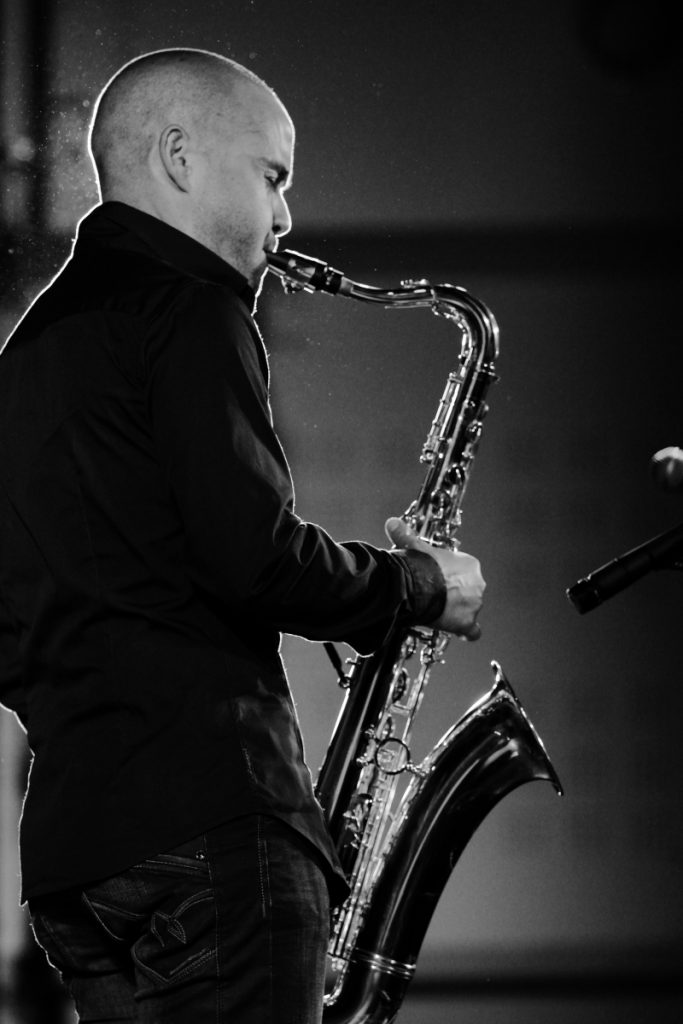 Saxophoniste du groupe Jazz Cocktail